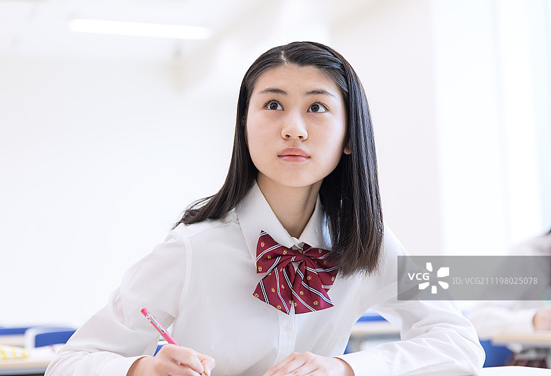 教室里的高中女生图片素材
