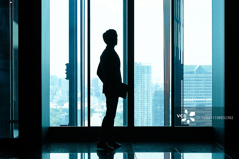 等待电梯的商人剪影图片素材
