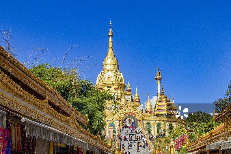 云南德宏勐焕大金塔建筑群图片素材