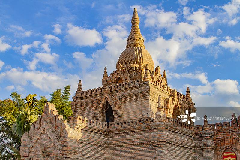 瑞丽边境一寨两国建筑特色图片素材