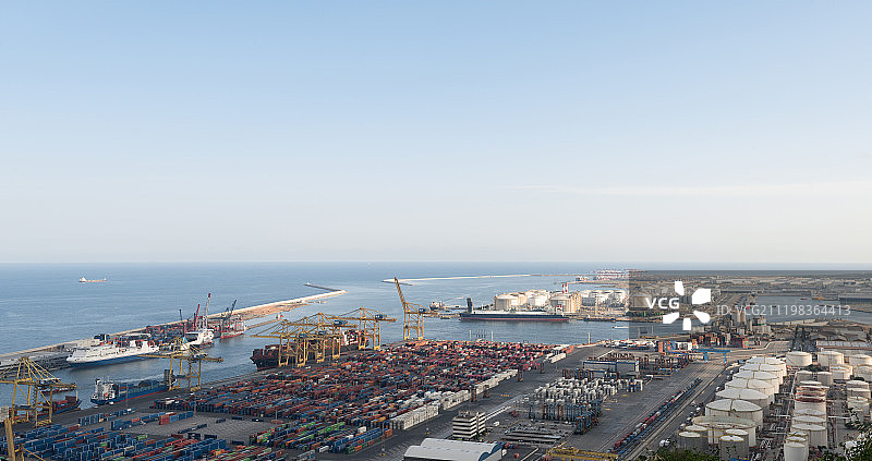 鸟瞰西班牙巴塞罗那海港码头风光图片素材