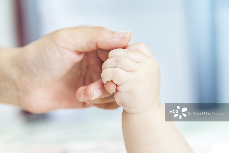 初生婴儿的手图片素材