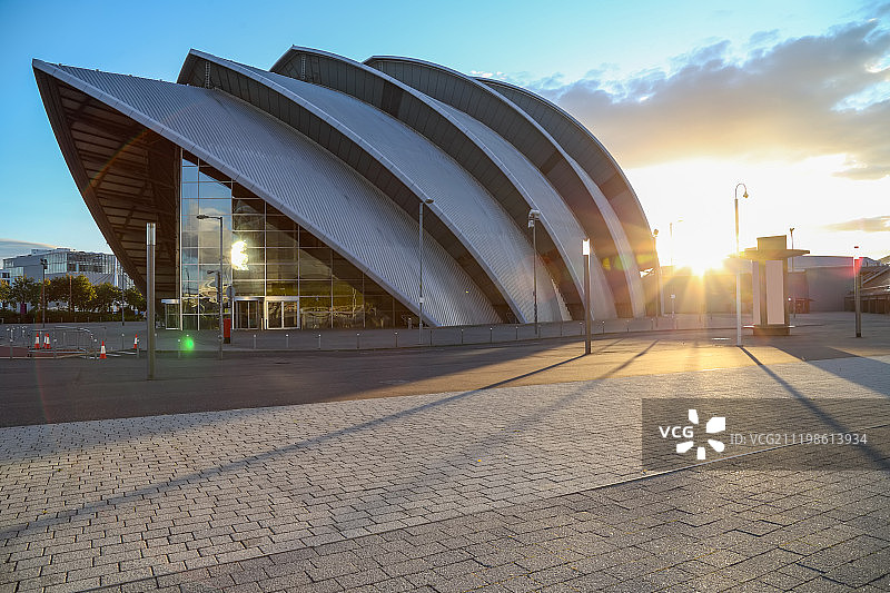 贝尔法斯特现代建筑和空旷的广场图片素材