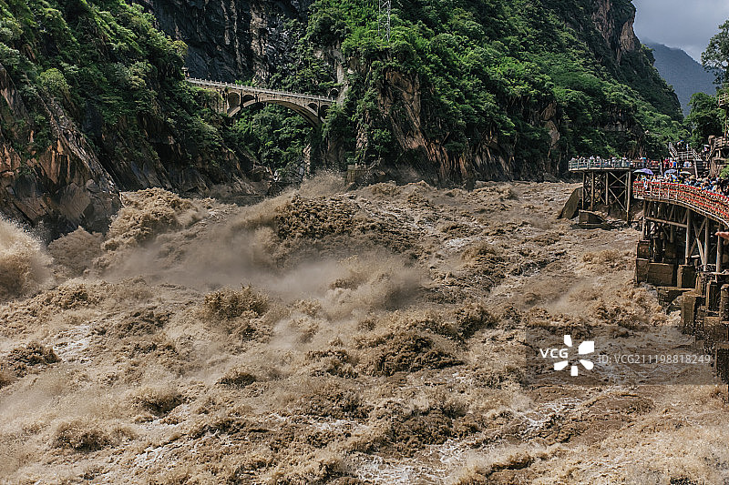 奔腾的河流图片素材