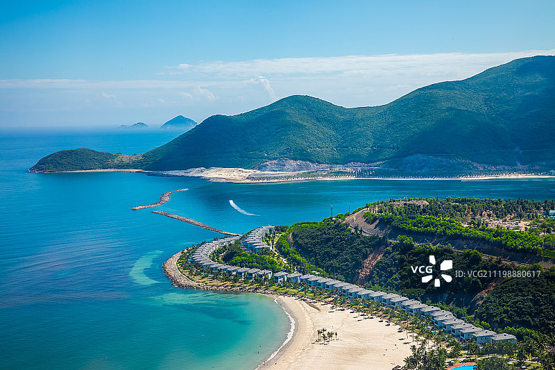 越南芽庄珍珠岛海岸线风光图片素材