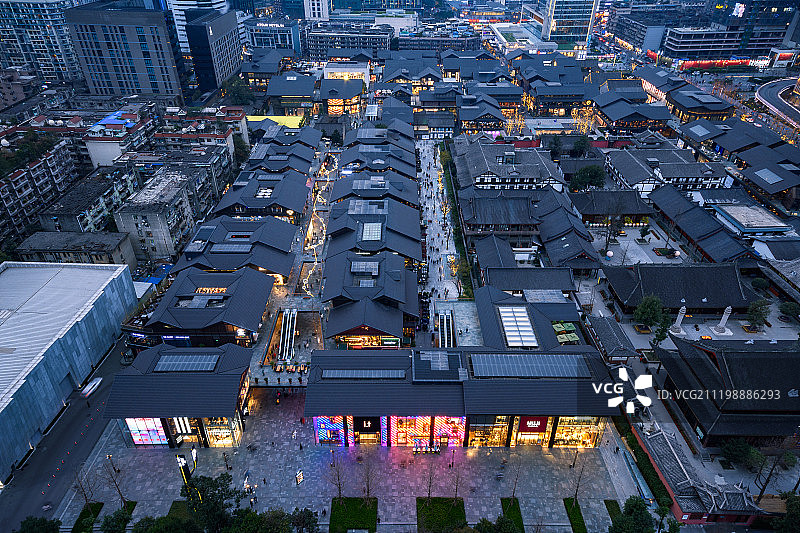 鸟瞰成都太古里商业街夜景图片素材