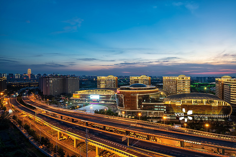 郑州大学第一附属医院夜景高视角图片素材