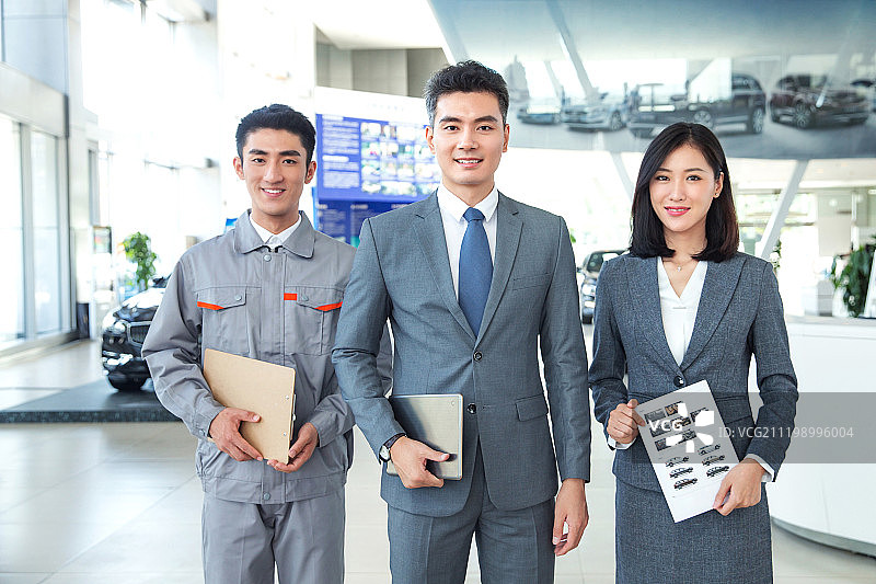 4S店的汽车销售人员图片素材
