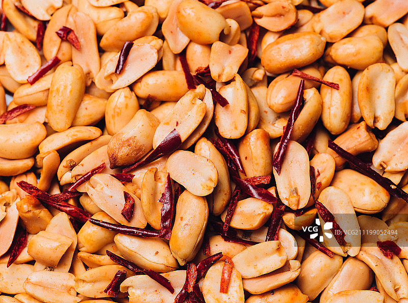 麻辣花生简单蓝色背景清新可口图片素材