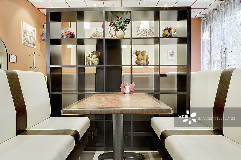 咖啡馆的展位和货架图片素材