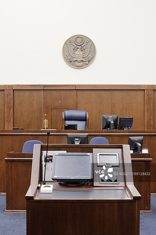 律师讲台对着法官席位图片素材