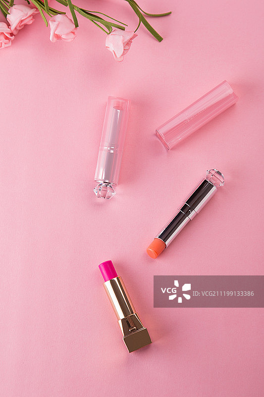 化妆品唇彩和润唇膏图片素材