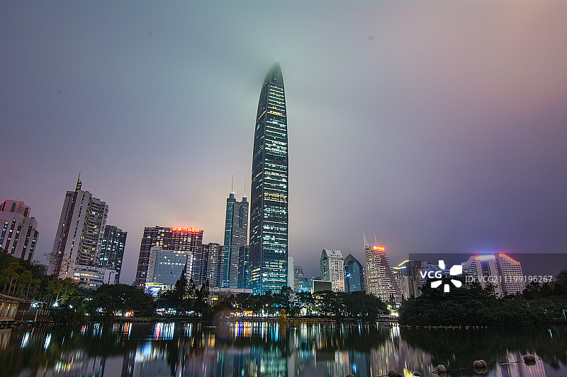 深圳京基100建筑群夜景图片素材