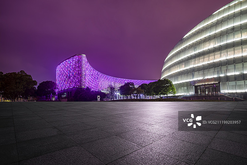 夜色中的苏州艺术中心图片素材