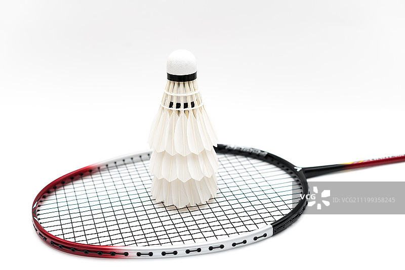 羽毛球和球拍白背景图图片素材