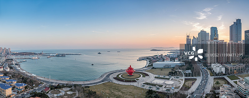 青岛浮山湾五四广场全景图片素材