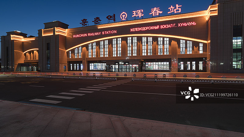 夜幕下的吉林省珲春火车站图片素材