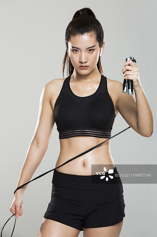 年轻的女子健身图片素材