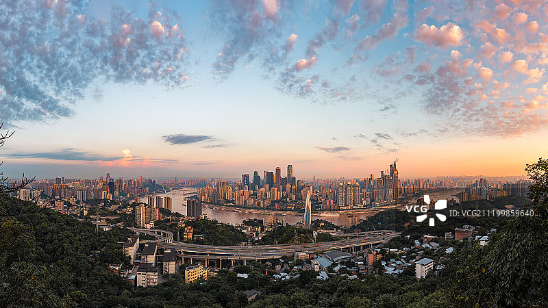 彩霞下的重庆全景日出图片素材