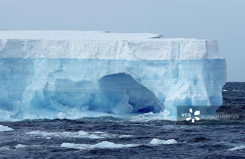 南极洲罗斯海蓝色冰山图片素材
