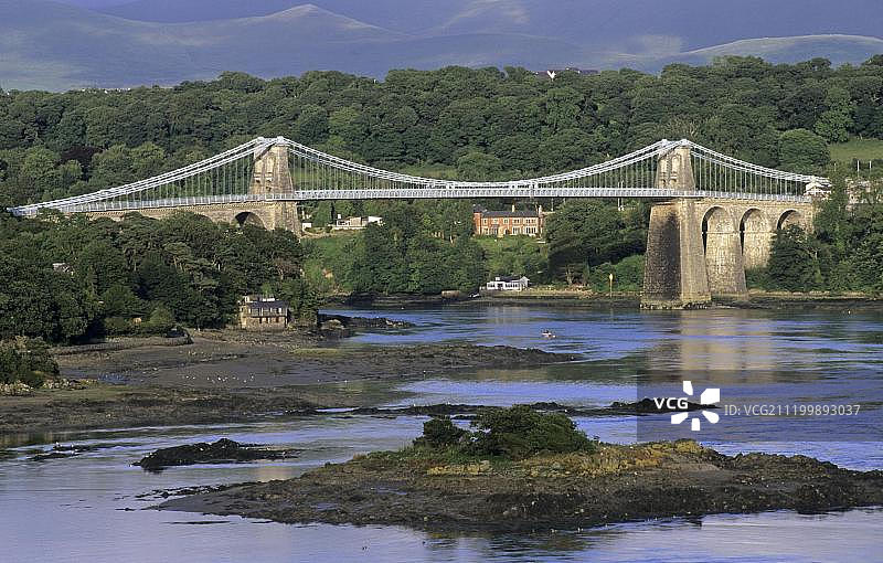 英国威尔士安格尔西的梅奈悬索桥图片素材