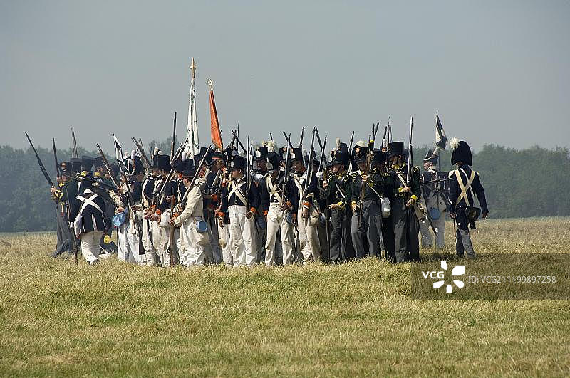 滑铁卢战役历史重现：拿破仑军队的营地图片素材