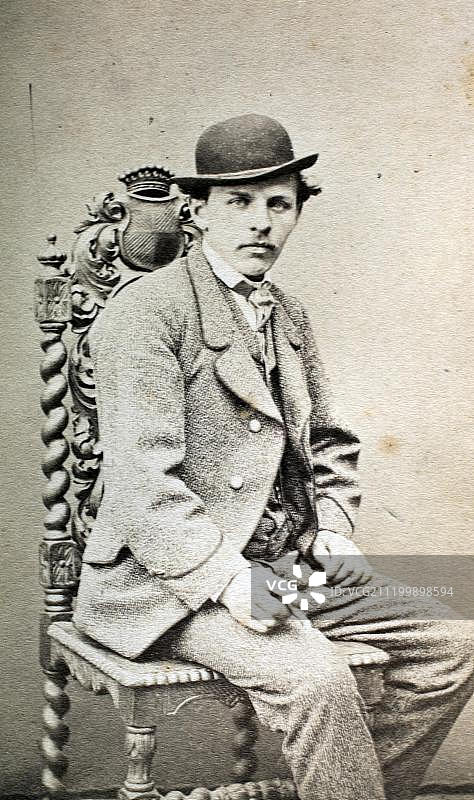 1900年德国青年戴帽子历史照片图片素材
