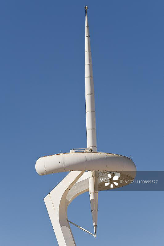 圣地亚哥·卡拉特拉瓦设计的通讯塔，西班牙加泰罗尼亚巴塞罗那图片素材