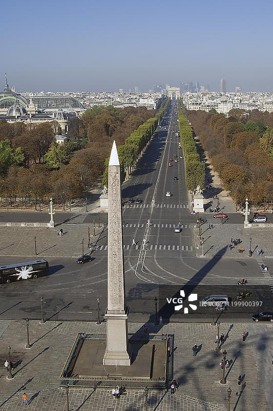 从协和广场眺望卢克索方尖碑和香榭丽舍大街，法国巴黎图片素材