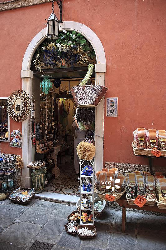 意大利利古里亚五渔村地区Portovenere老城的商店图片素材