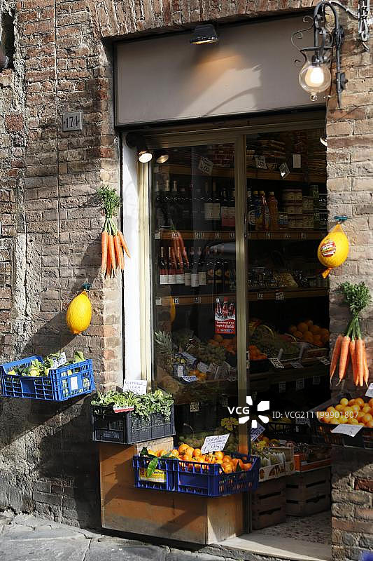 意大利托斯卡纳锡耶纳的蔬菜店图片素材