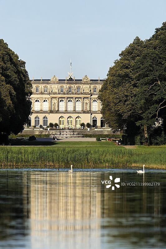 基姆湖畔海伦希姆see城堡，倒影，德国上巴伐利亚图片素材