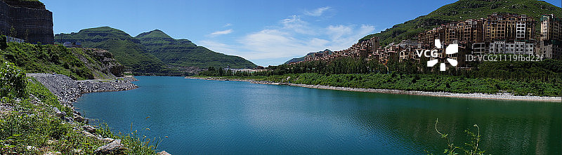 山水间的楼群图片素材