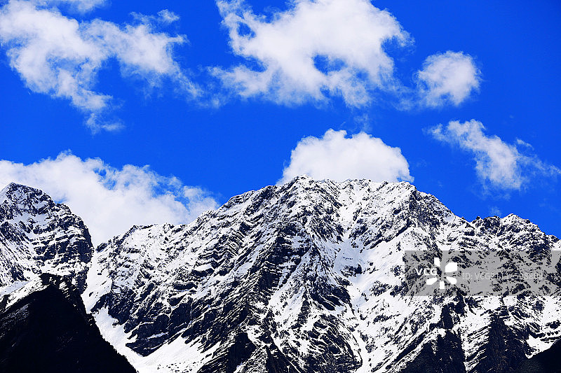 美丽的山峰图片素材