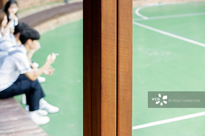 学生在学校吸烟图片素材