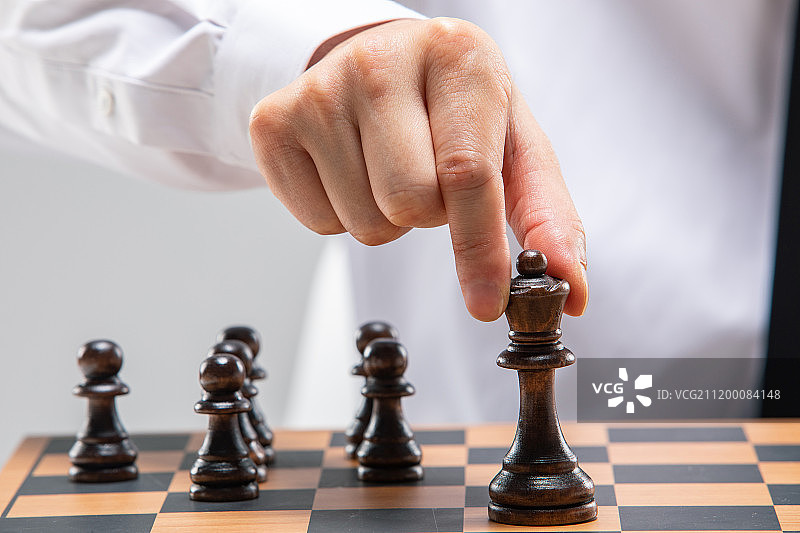 国际象棋，棋盘，对抗，捕捉，平局，商务男士，室内拍摄，韩裔，亚裔，特写图片素材