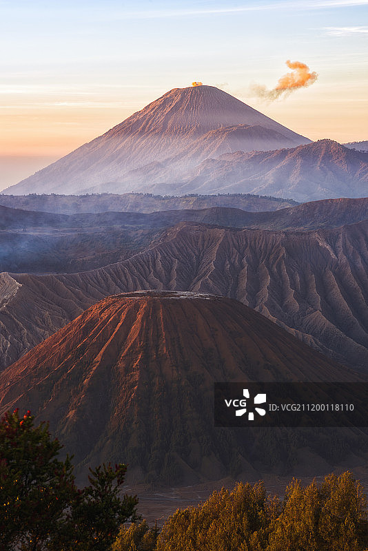 印度尼西亚爪哇岛布罗莫火山日出图片素材