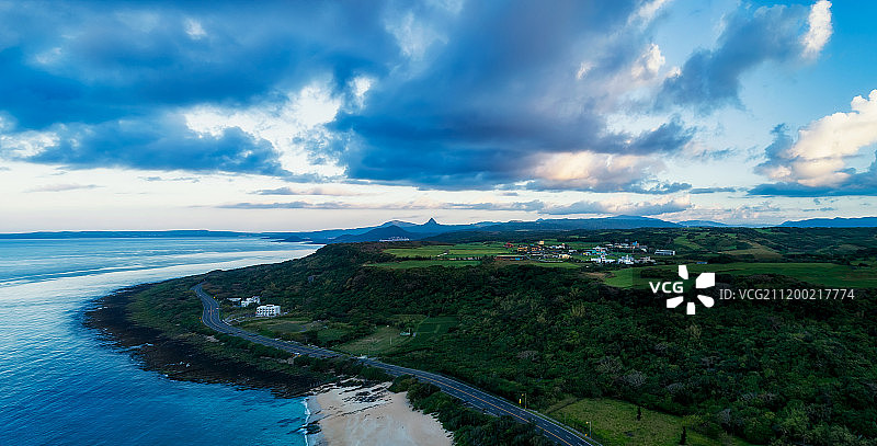 台湾南部恒春镇垦丁海滩自然风光航拍视角图片素材