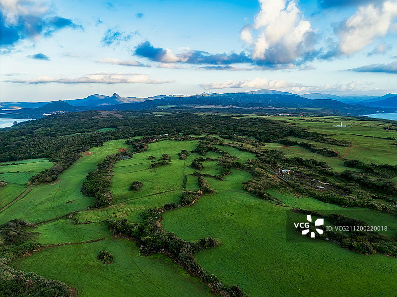 台湾南部恒春镇垦丁海边牧场航拍视角图片素材