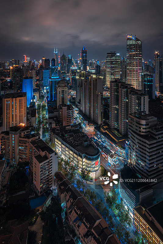 上海夜晚吴江路图片素材