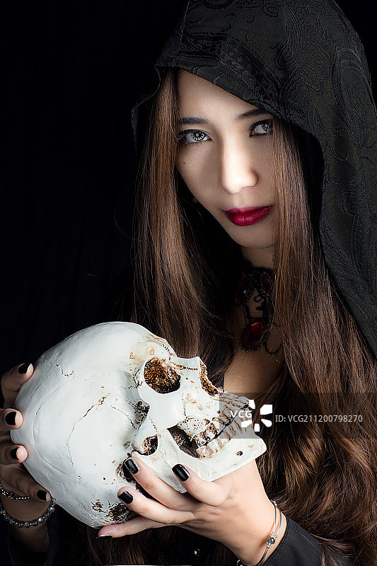 年轻美丽的女巫图片素材