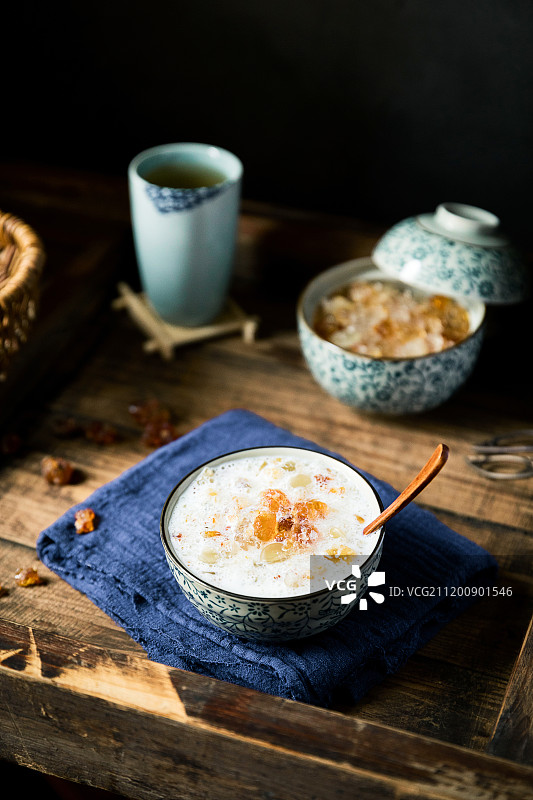 桃胶雪燕皂角米糖水图片素材