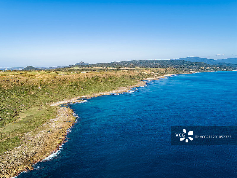 台湾南部恒春镇垦丁龙磐公园户外风光航拍视角图片素材