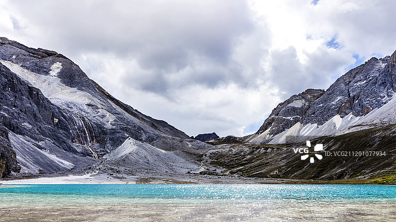 稻城亚丁牛奶湖图片素材