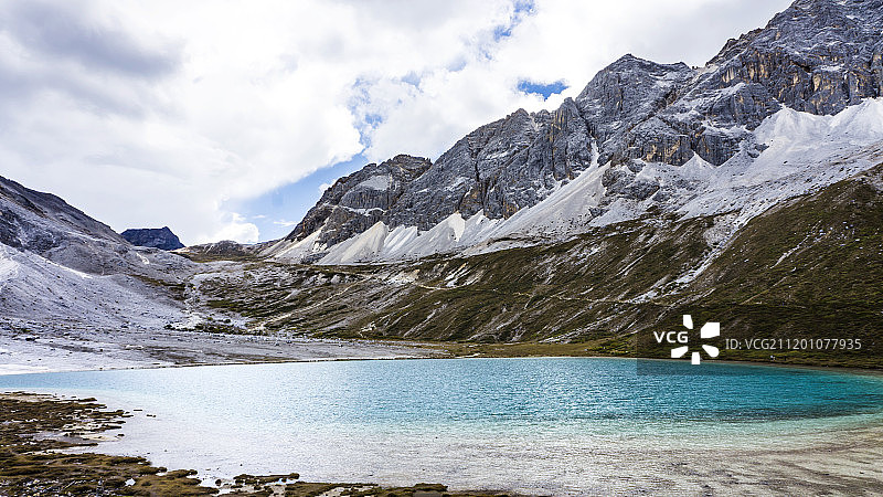 稻城亚丁牛奶湖图片素材