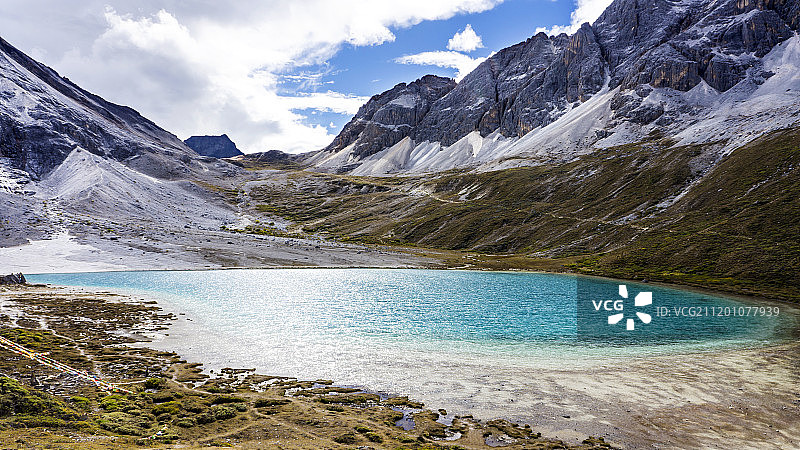 稻城亚丁牛奶湖图片素材