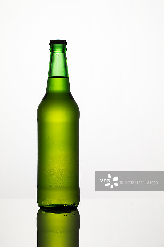 摆放的瓶装啤酒图片素材