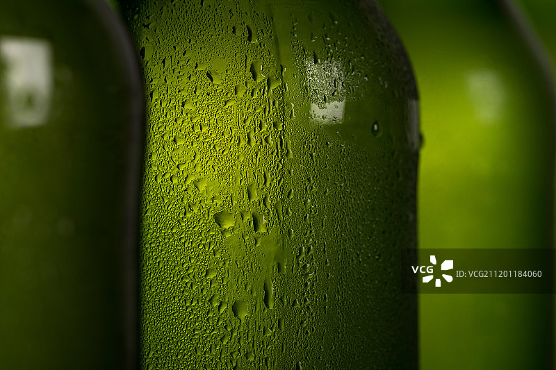 摆放的瓶装啤酒图片素材