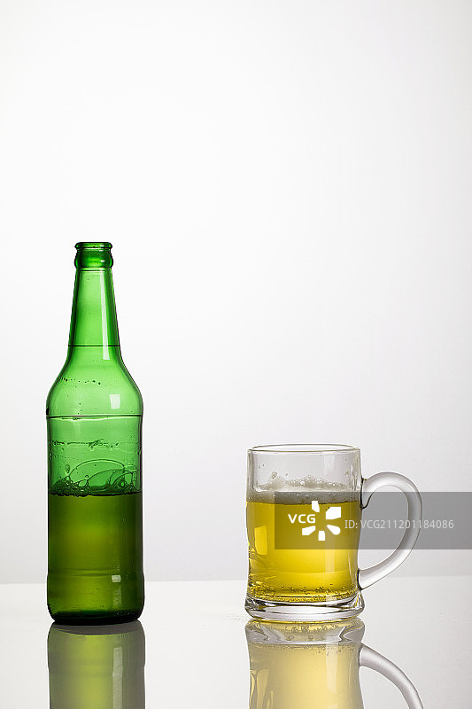 摆放的啤酒图片素材