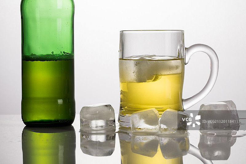 摆放的啤酒图片素材